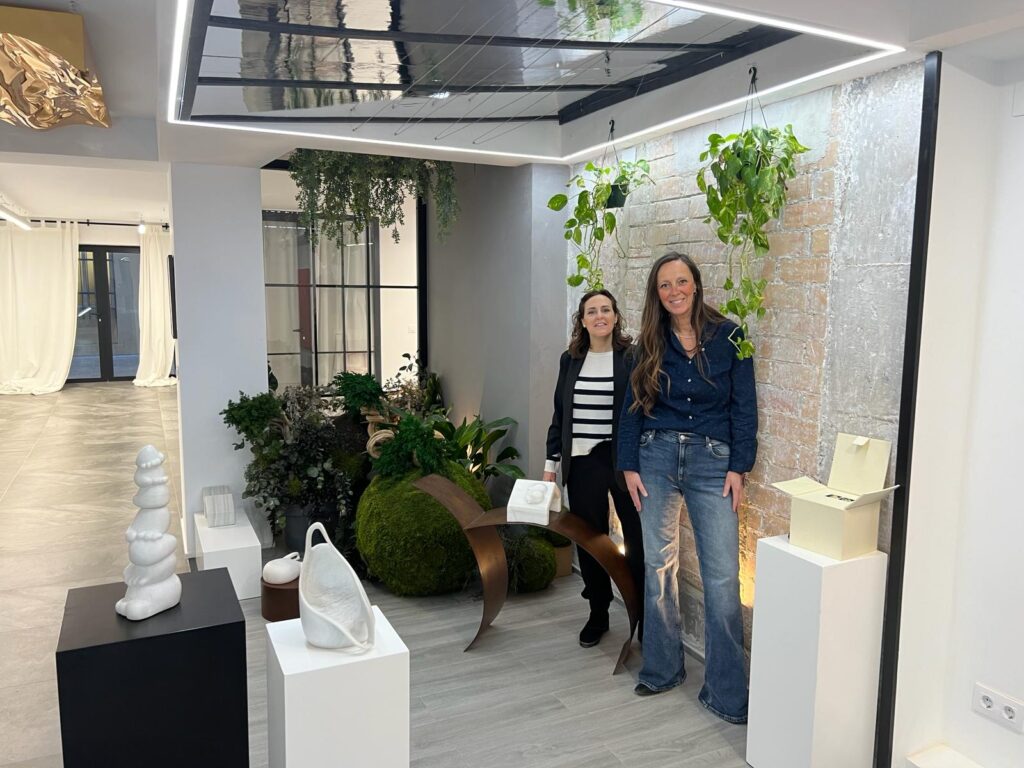Beatriz Carbonell en la galería CLC Arte con Carla Alabau