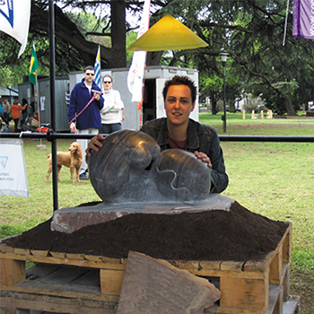 ARGENTINA / Rosario / 2003 / "Pie Feto" / Mármol gris / 100x65x60 cm. Cento Cultural de España.